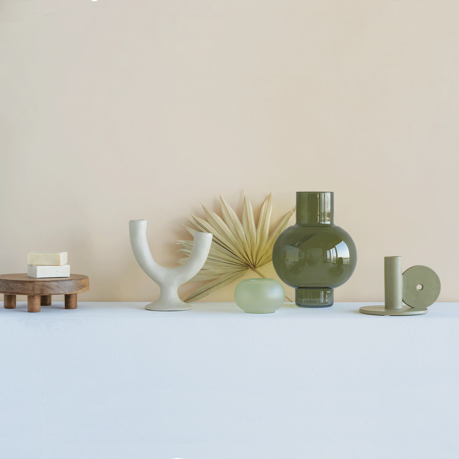 Tummy green vase