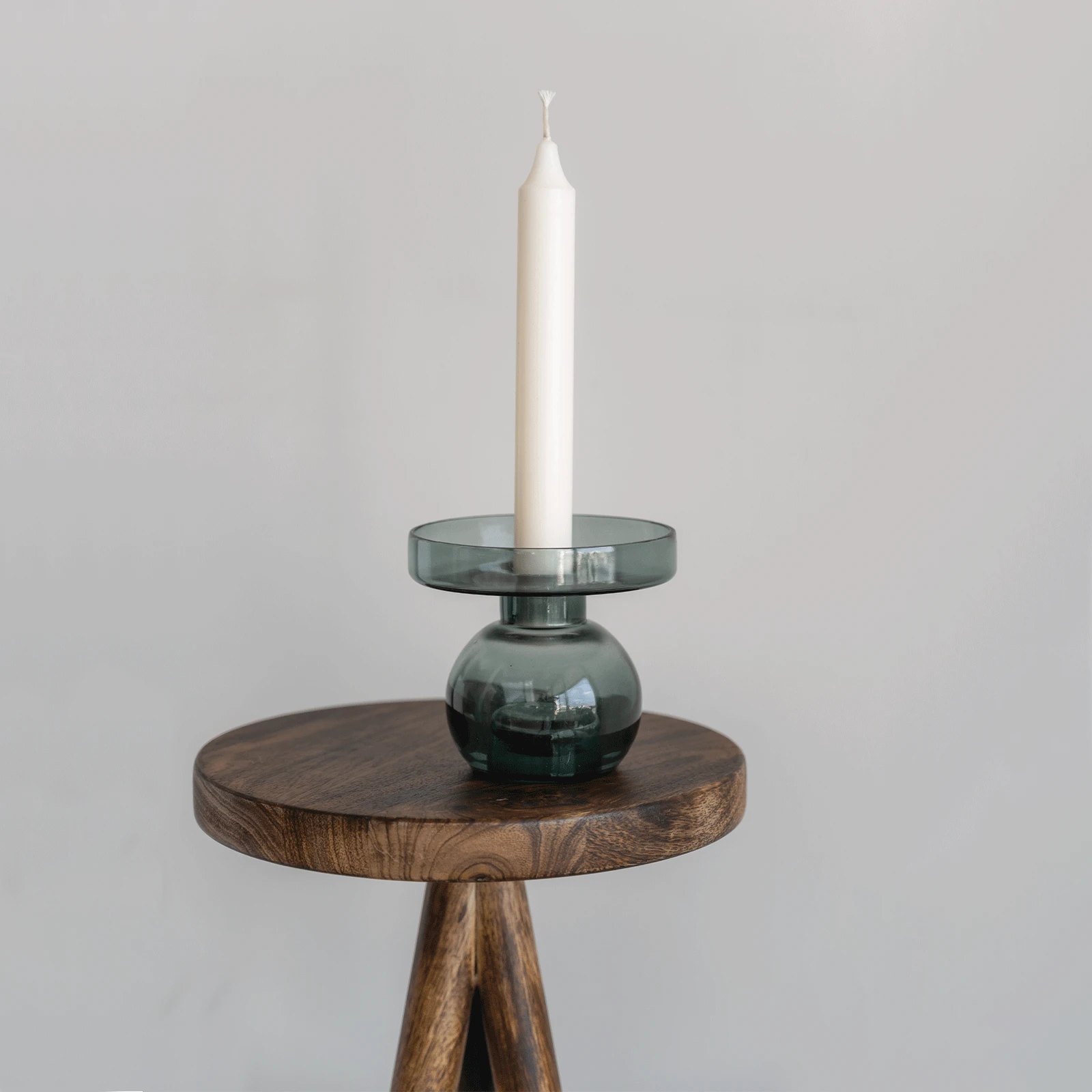 Two sides livid candleholder