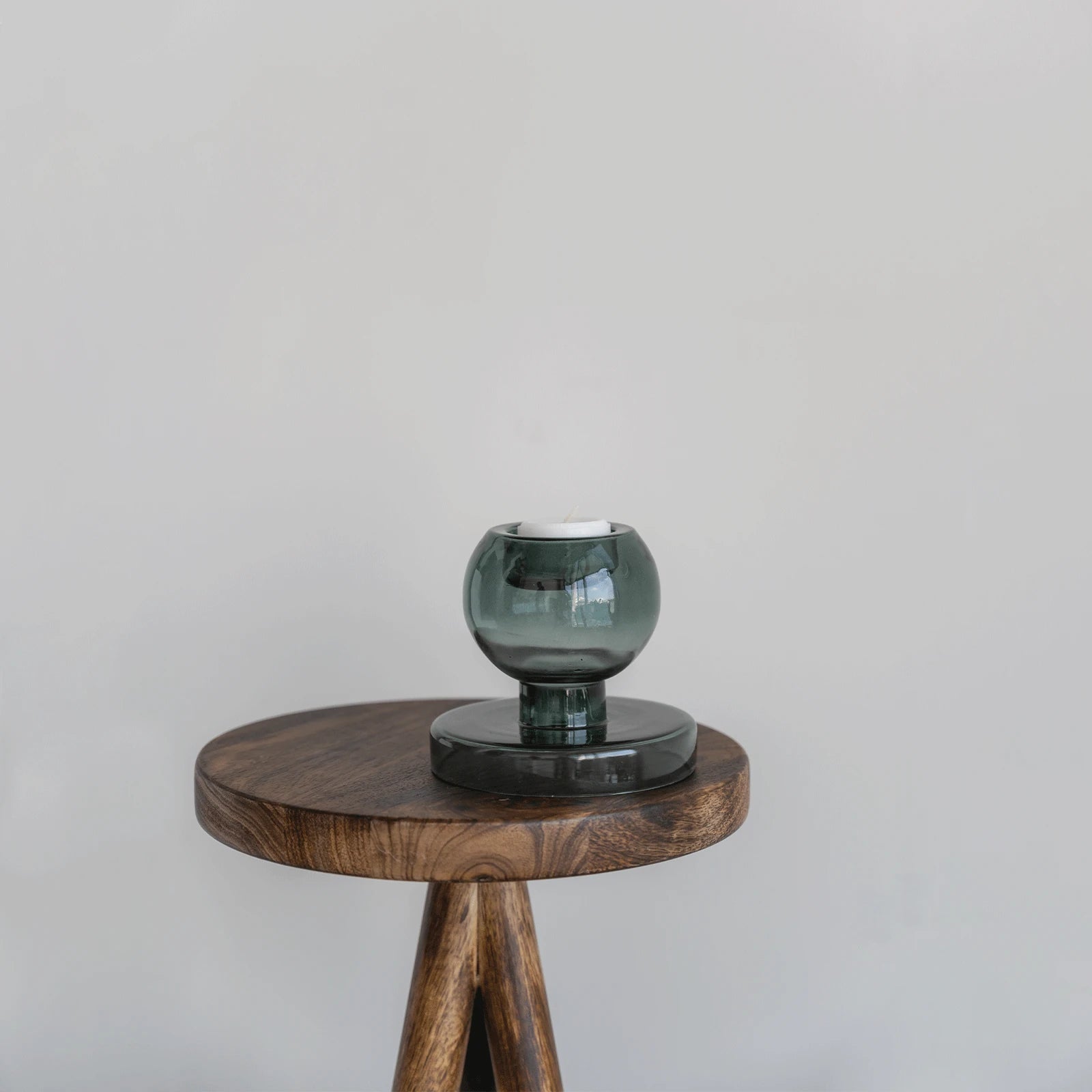 Two sides livid candleholder