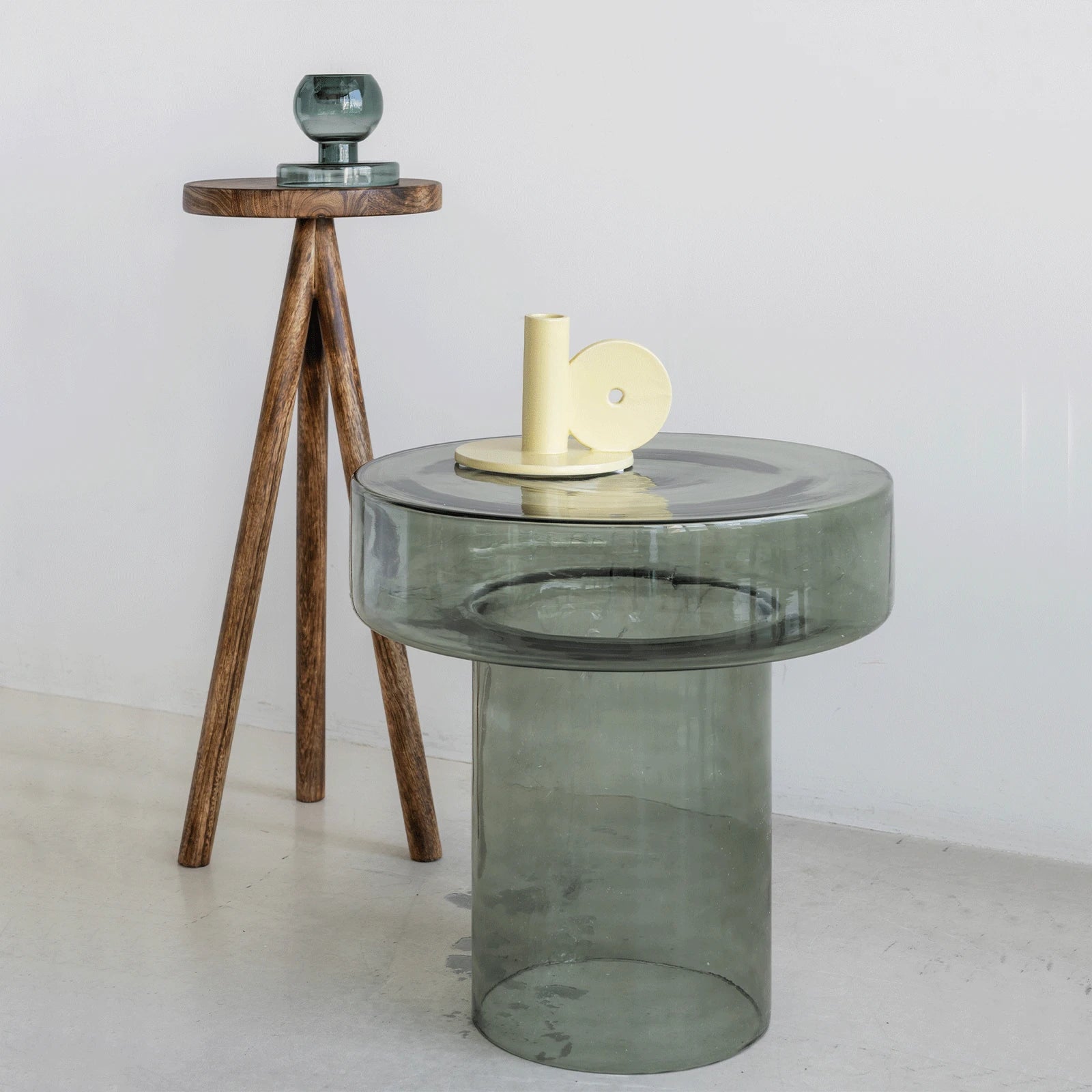 Two sides livid candleholder